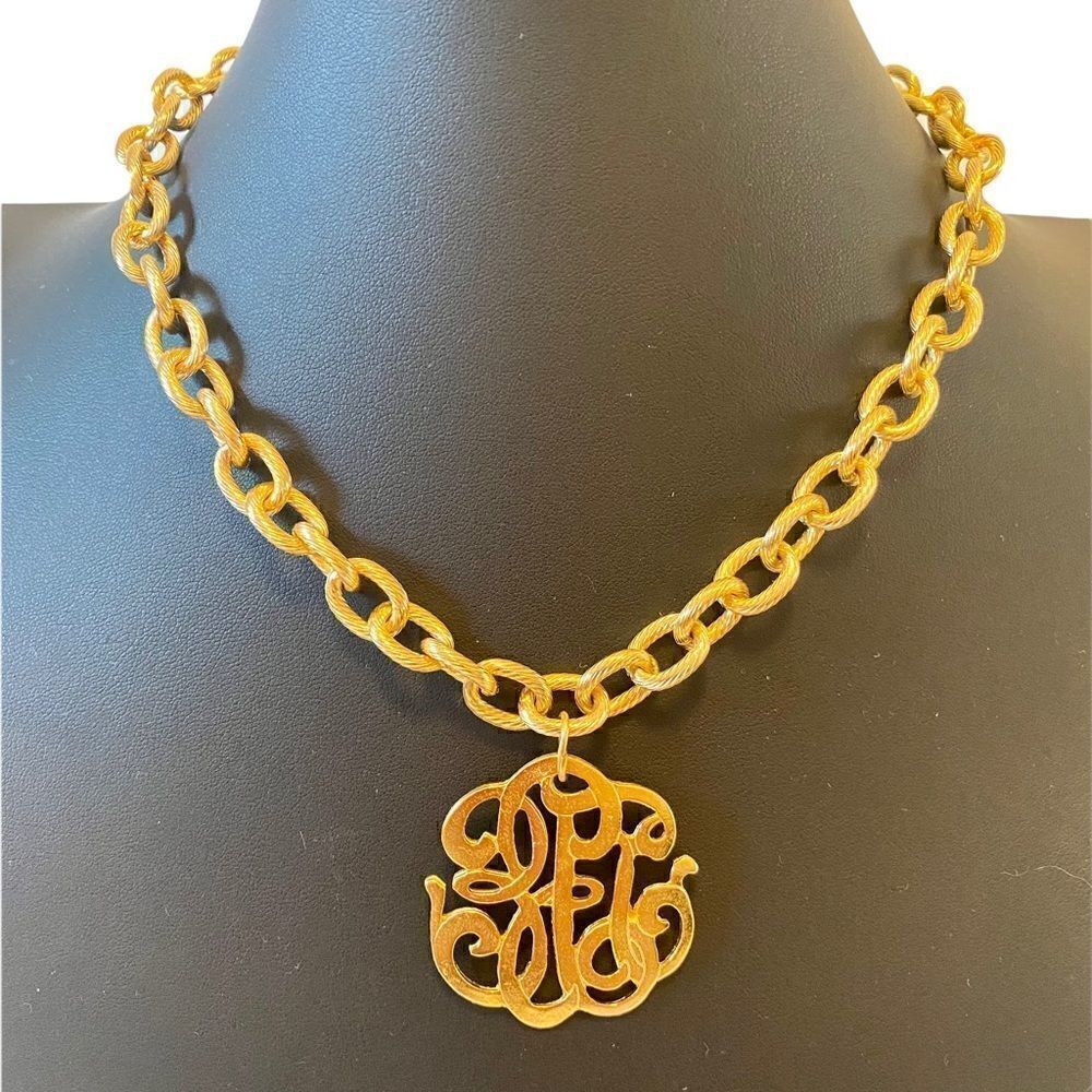 Gorgeous Shiny Gold Toned Pendant Statement Necklace.